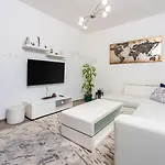 Apartment Beeindruckendes Mit Whirlpool, Lounge-liegen, Meerblick, Grill Dramalj