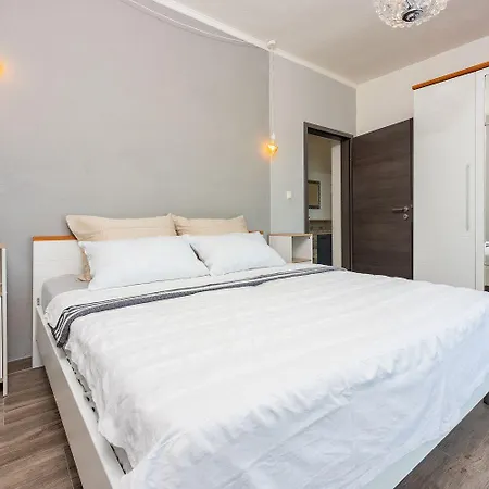 Beeindruckendes Mit Whirlpool, Lounge-liegen, Meerblick, Grill Διαμέρισμα Dramalj