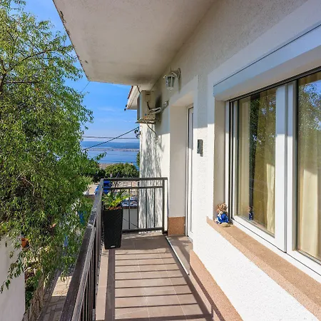 Beeindruckendes Mit Whirlpool, Lounge-liegen, Meerblick, Grill Dramalj
