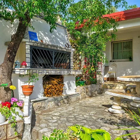 Beeindruckendes Mit Whirlpool, Lounge-liegen, Meerblick, Grill Dramalj