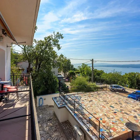 Appartamento Beeindruckendes Mit Whirlpool, Lounge-liegen, Meerblick, Grill Dramalj